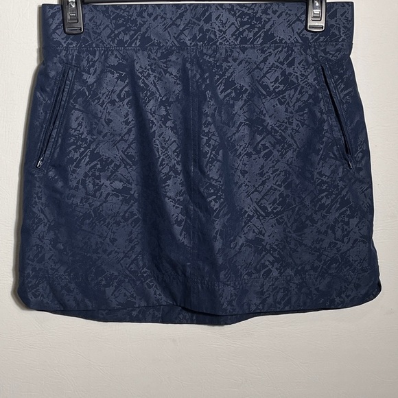 Orvis Dresses & Skirts - Orvis Navy Blue Patterned Skort Medium